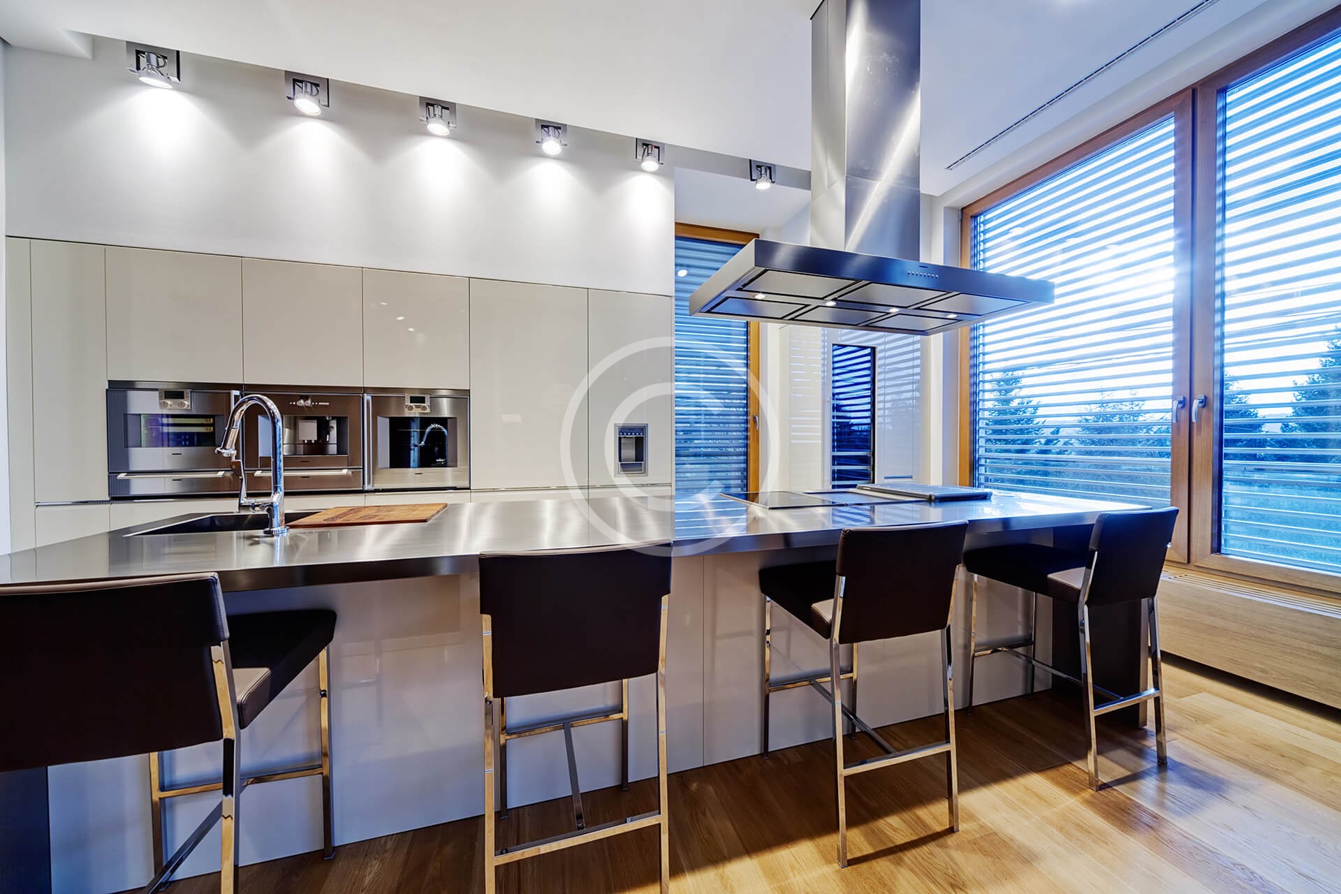 Compact 2-Bedroom Flat - Image 3