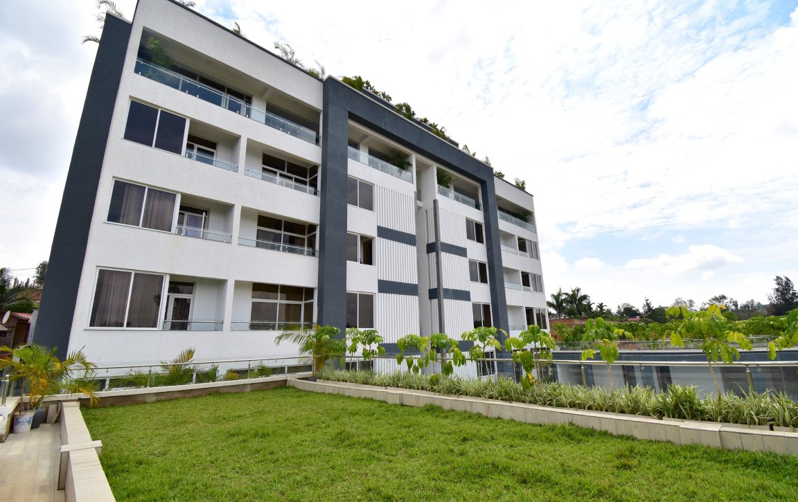 Apartment with Swimming Pool